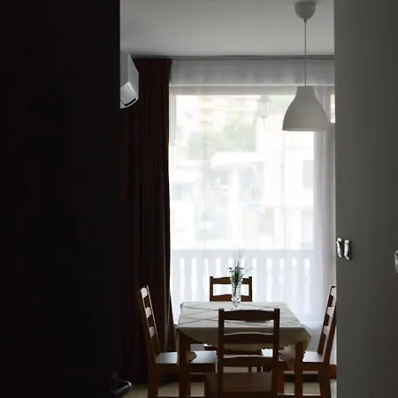 Aquamarine Apartment *